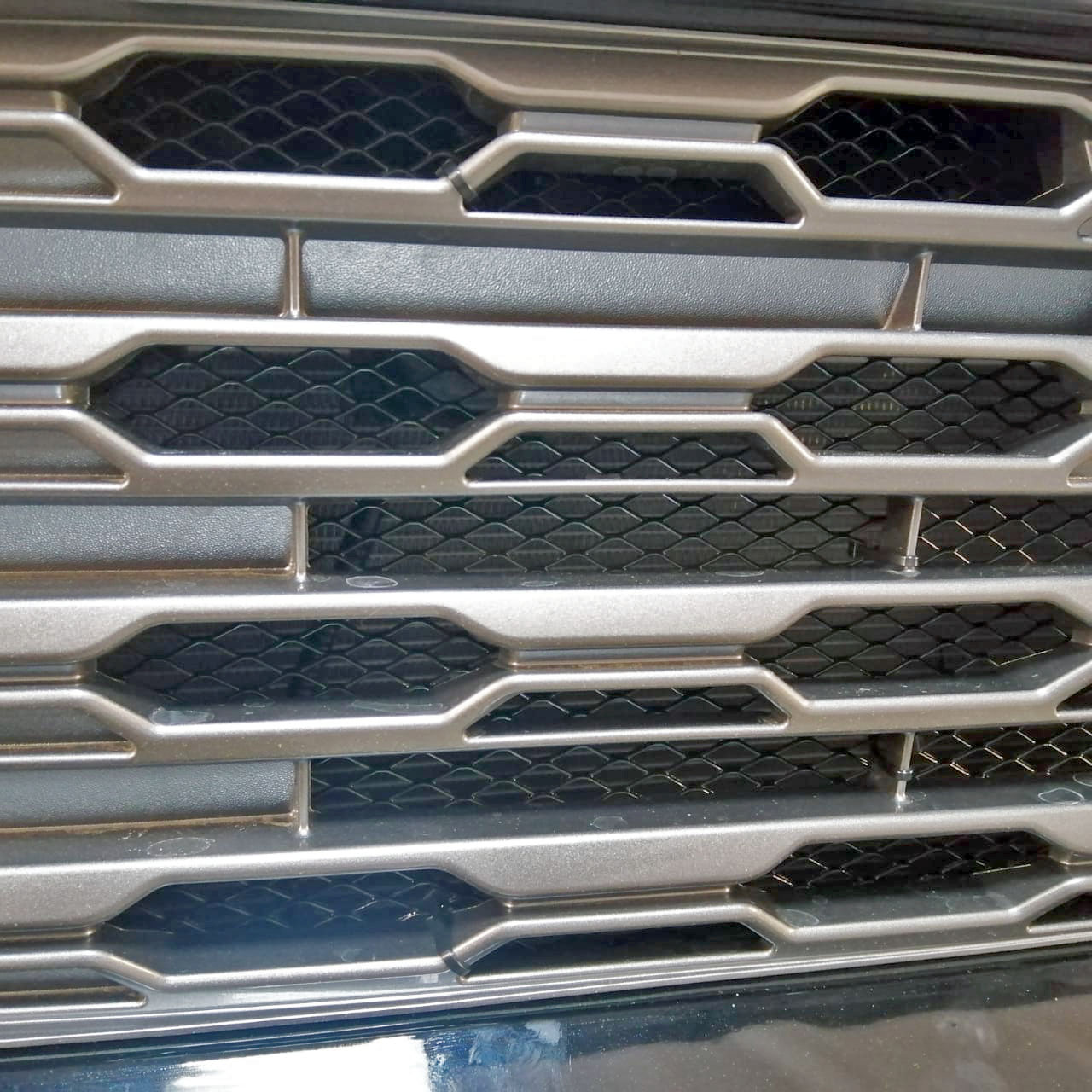 Защитная сетка радиатора MOTODOR для Honda Fit 2008 - 2014 арт. 15BK_100x25